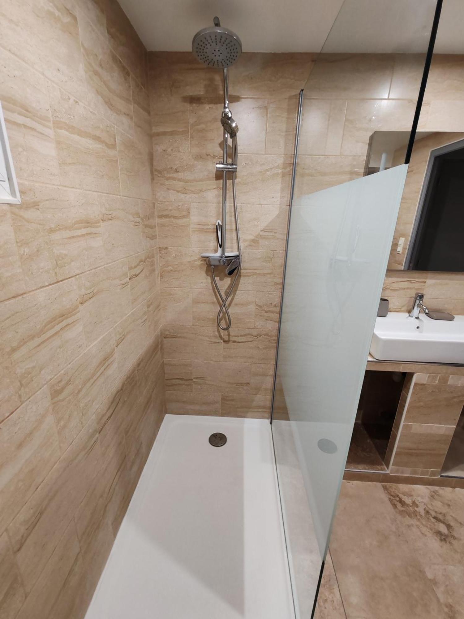 Appartement T3 Neuf Proche Centre Ville, Clim Et Parking Et Centrale Edf Valence  外观 照片